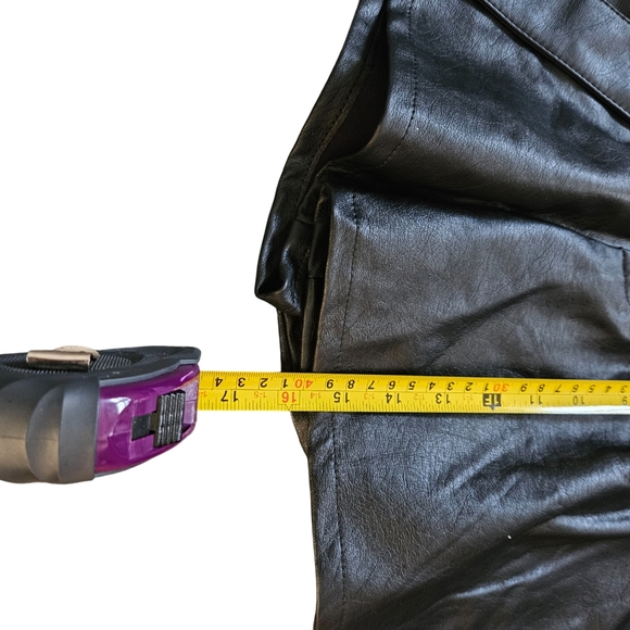 Miss Selfridge Black High Waist Faux Leather Take The Shortcut Shorts - Sz 8 - Picture 9 of 15